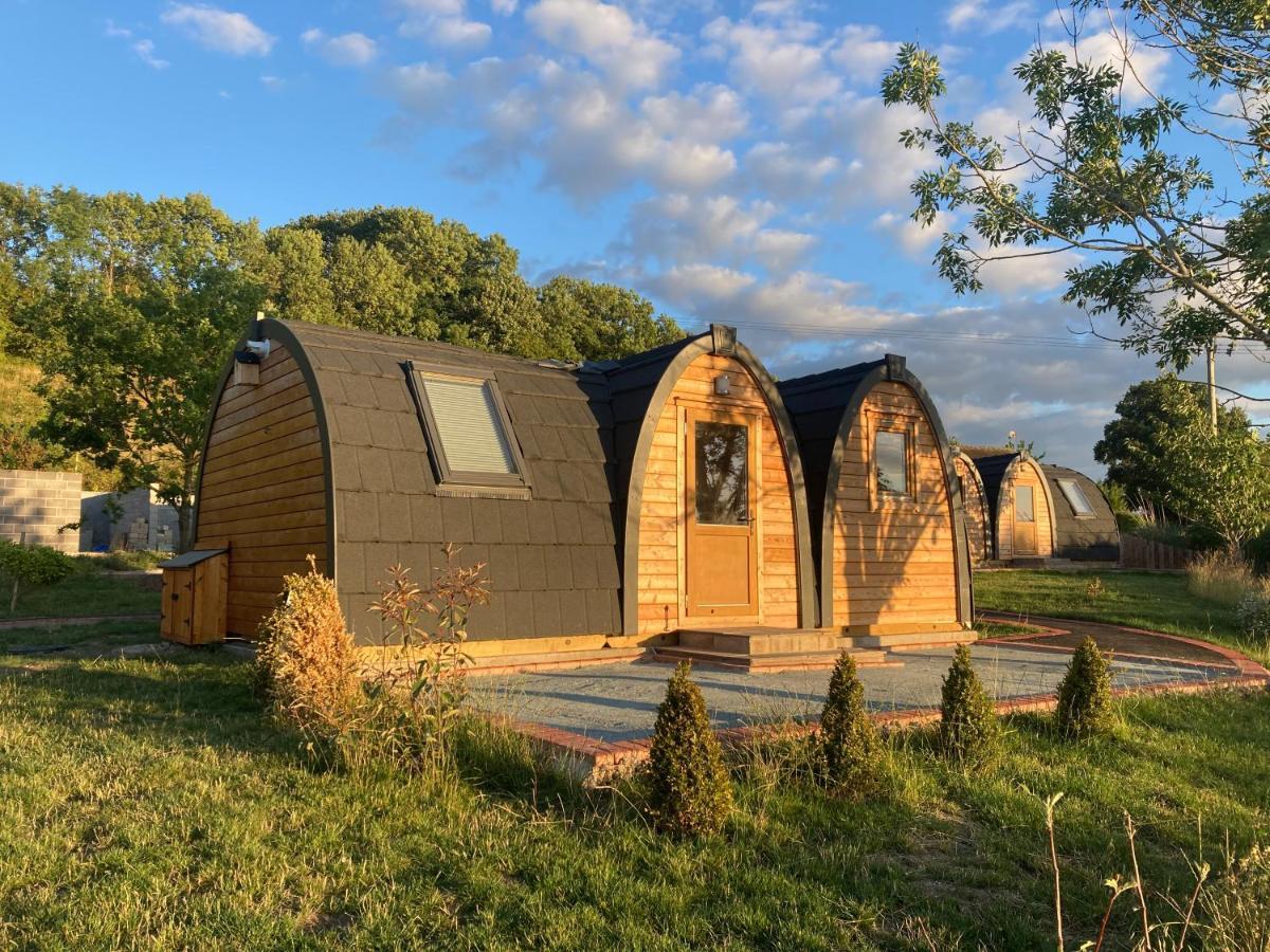 מלון Leighton  Rabbit Glamping Pod School House Farm מראה חיצוני תמונה