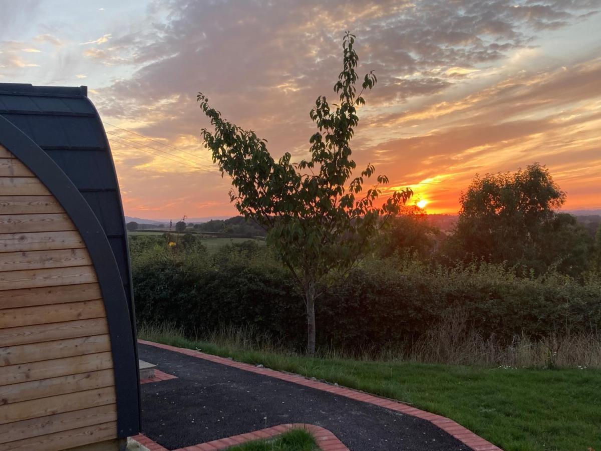 מלון Leighton  Rabbit Glamping Pod School House Farm מראה חיצוני תמונה
