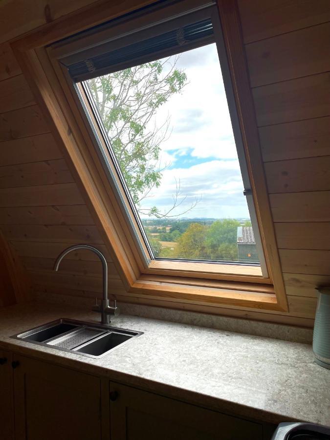 מלון Leighton  Rabbit Glamping Pod School House Farm מראה חיצוני תמונה